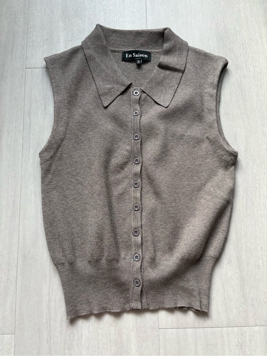 En Saison Tops - En Saison Sleeveless Button-Up Polo Sweater Top